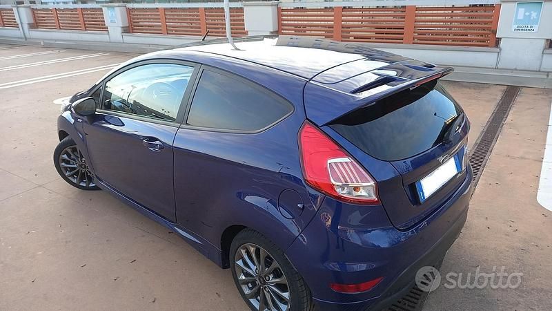 Usata Ford Fiesta ST-Line 75 CV (55 kW) 2017 Blu Utilitaria