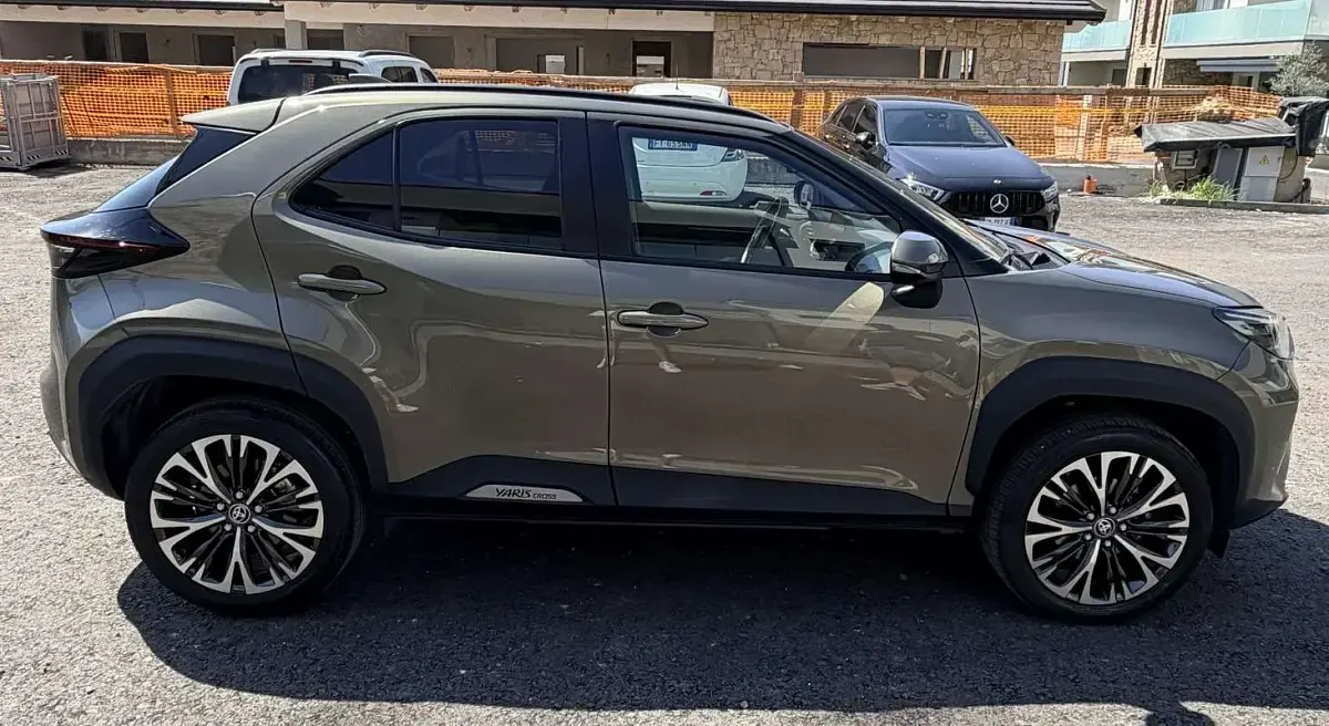 Usata Toyota Yaris Cross Lounge 131 CV (96 kW) 2023 Bronzo SUV