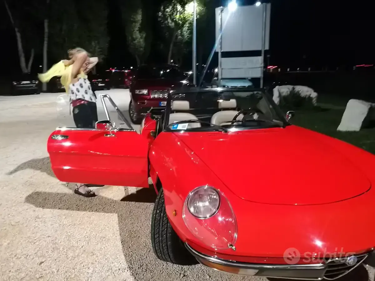 Usata Alfa Romeo 2000 128 CV (94 kW) 1981 Rosso Cabrio