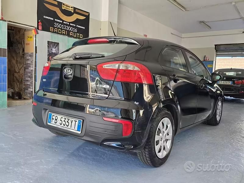 Usata Kia Rio 84 CV (61 kW) 2016 Nero Utilitaria