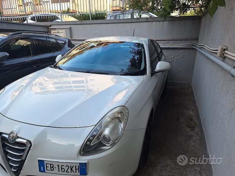 Bianco Usata 2010 Alfa Romeo Giulietta Due volumi | 5500 € (Super prezzo) - Immagine 1/4
