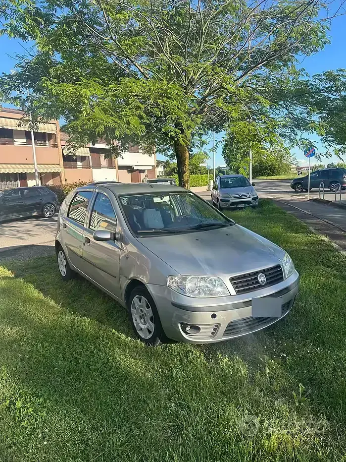 Usata Fiat Punto 69 CV (50 kW) 2005 Grigio Utilitaria