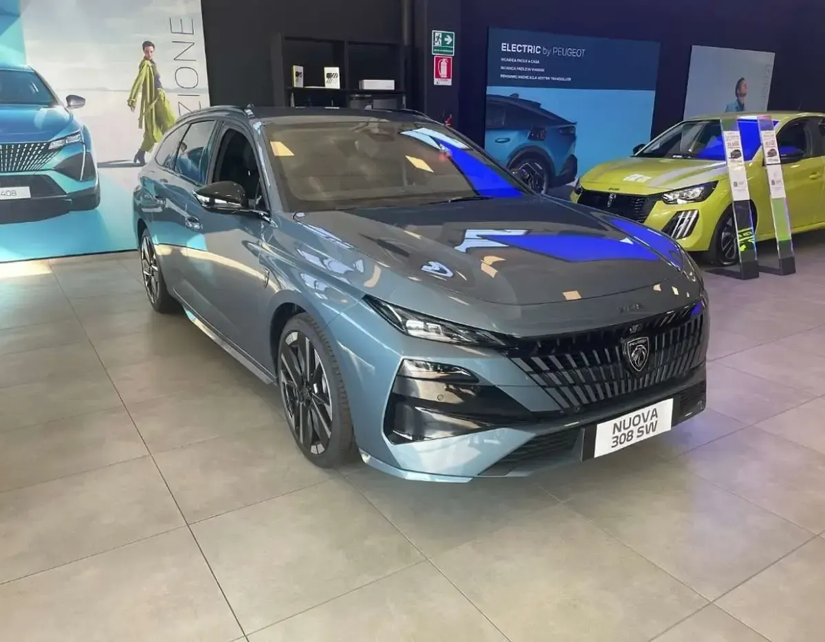 Nuova Peugeot 308 SW GT 195 CV (143 kW) 2026 Blu ingaro  metallizzato Station wagon