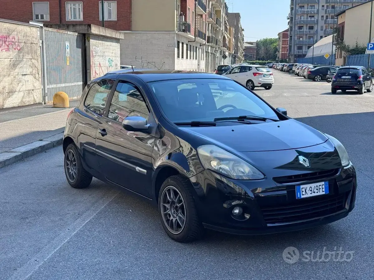 Usata Renault Clio II Dynamique 75 CV (55 kW) 2011 Nero Berlina