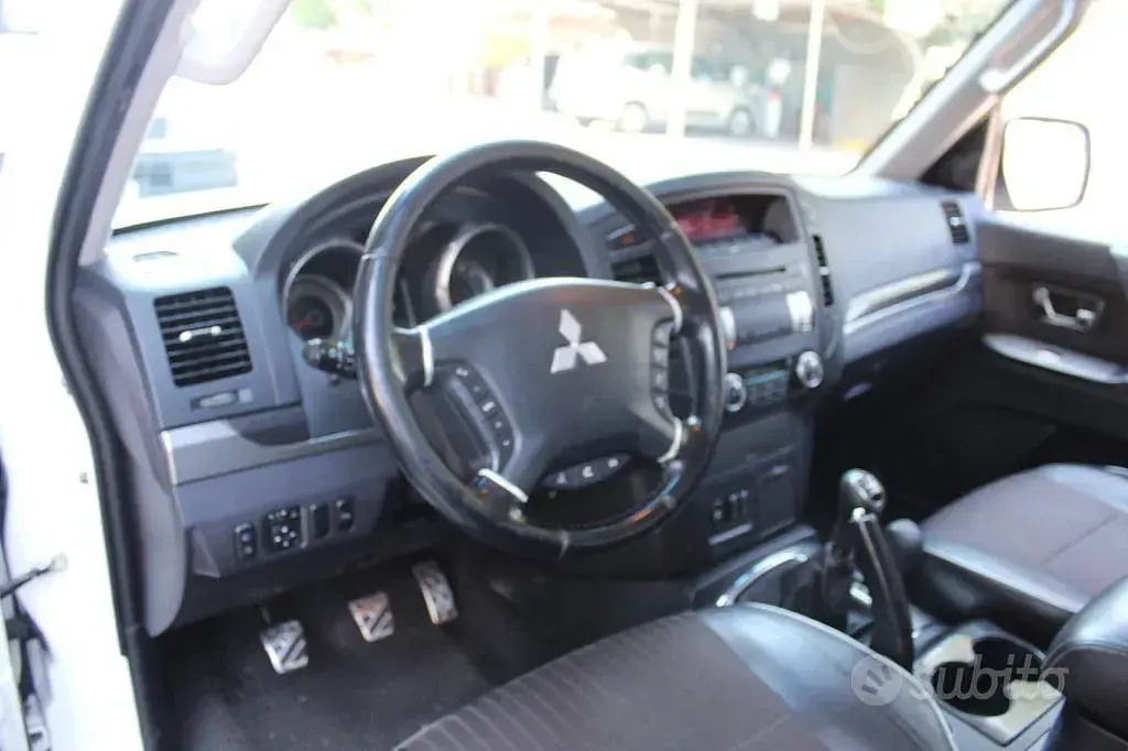 Usata Mitsubishi Pajero Intense 200 CV (147 kW) 2011 Bianco SUV