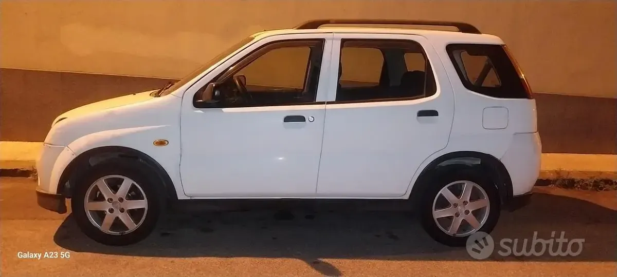 Usata Suzuki Ignis 69 CV (50 kW) 2004 Bianco Utilitaria