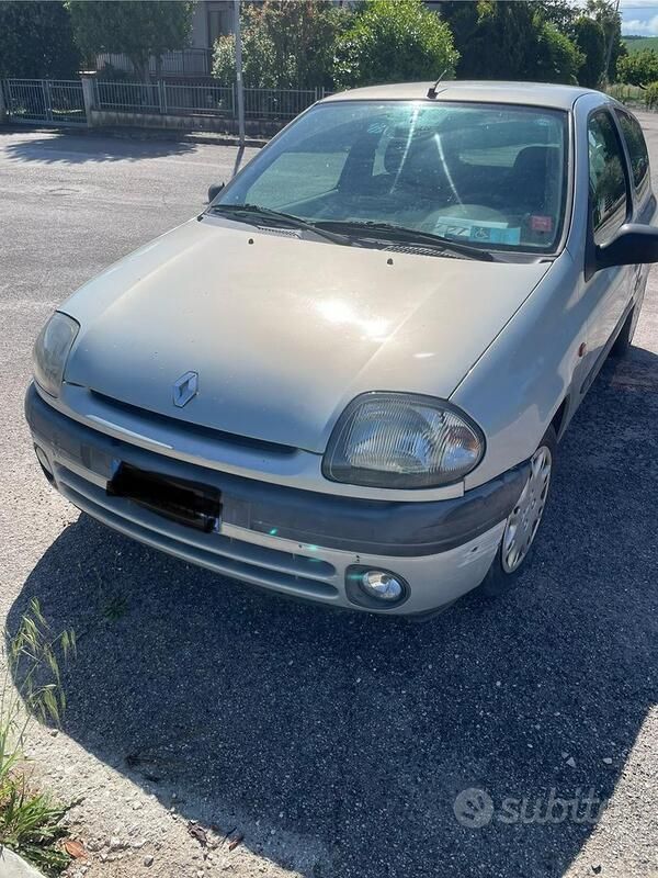Usata 1996 Renault Clio Due volumi | 250 € - Immagine 1/4