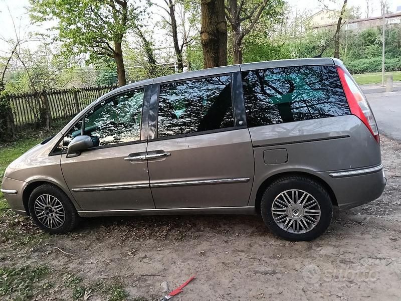 Usata Lancia Phedra 170 CV (125 kW) 2009 Giallo Monovolume