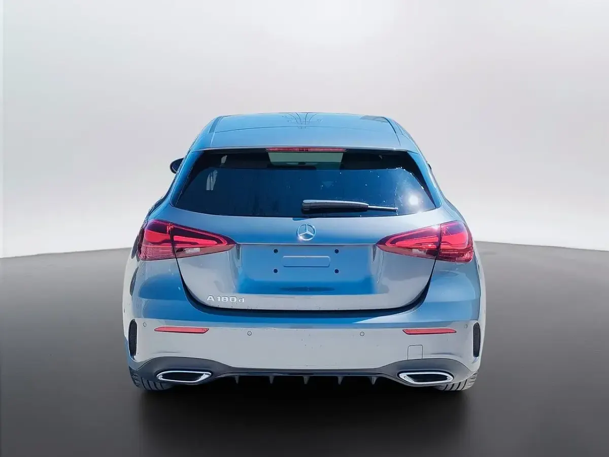 Nuova Mercedes A180 115 CV (84 kW) 2026 Grigio Berlina