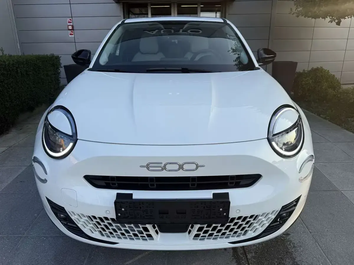 Nuova Fiat 600 La Prima 101 CV (74 kW) 2025 Bianco SUV