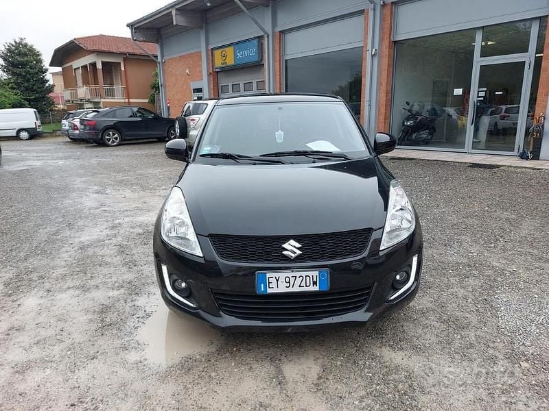 Second-hand Suzuki Swift Cool 94 CP (69 kW) 2015 Negru Hatchback