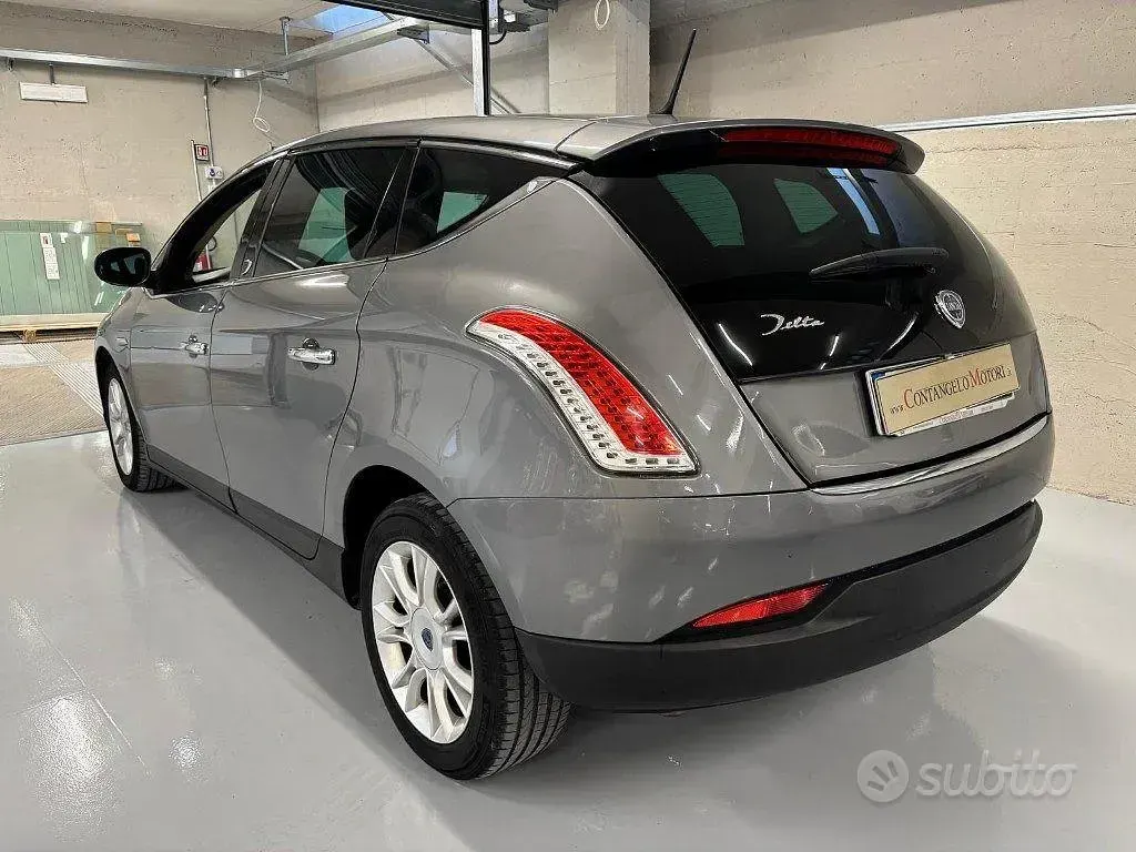 Usata Lancia Delta 120 CV (88 kW) 2010 Grigio Utilitaria