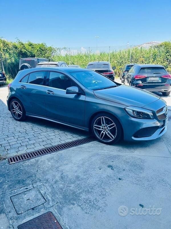 Usata Mercedes A180 109 CV (80 kW) 2017 Marrone Berlina