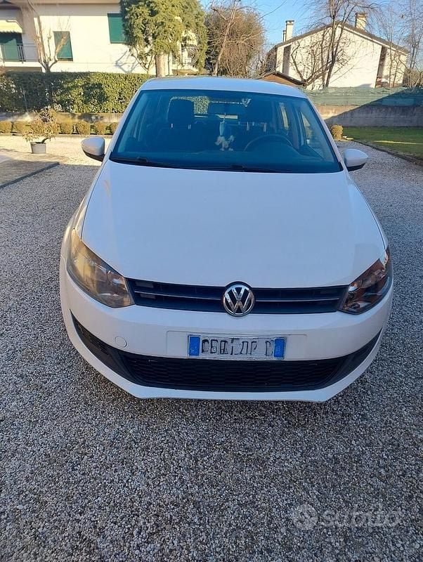 Usata VW Polo Trendline 75 CV (55 kW) 2013 Bianco Utilitaria