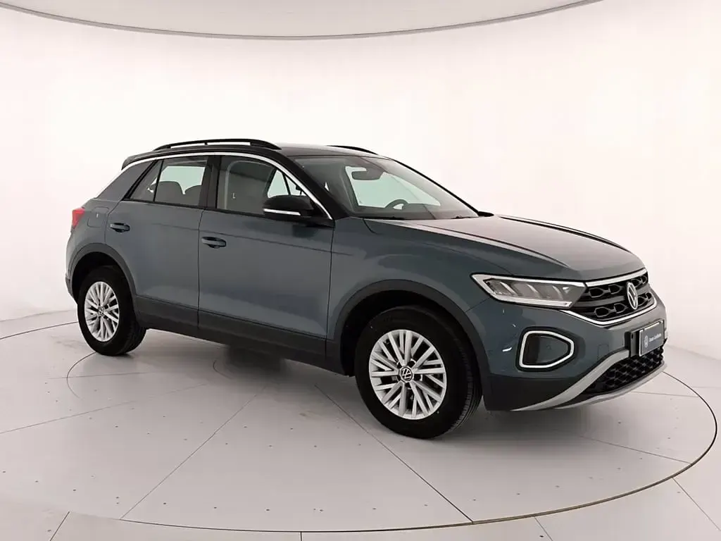 Usata VW T-Roc Life 116 CV (85 kW) 2025 Petroleum blue metallizzato nero SUV