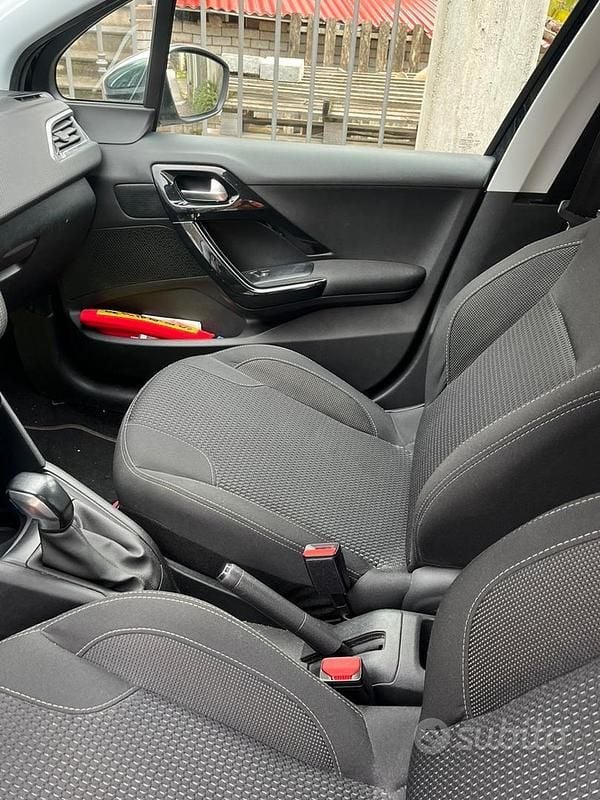 Usata Peugeot 208 82 CV (60 kW) 2019 Blu Utilitaria