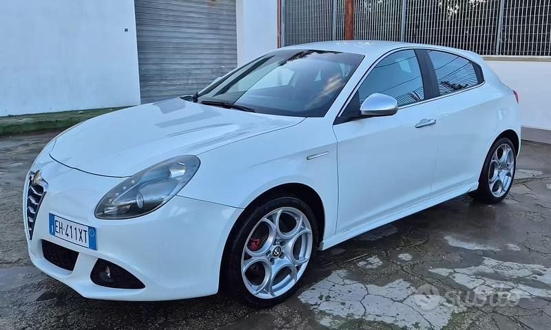 Usata Alfa Romeo Giulietta Veloce 140 CV (102 kW) 2011 Bianco Utilitaria