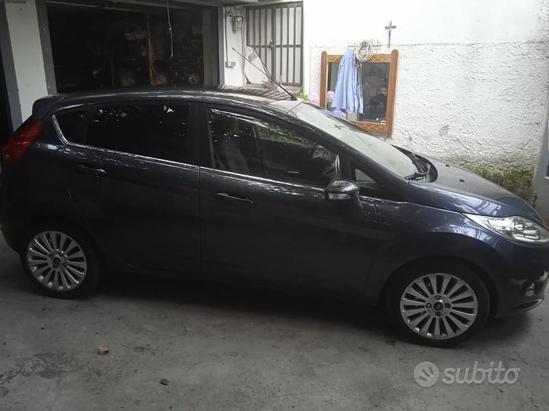 Usata Ford Fiesta 70 CV (51 kW) 2009 Blu Utilitaria