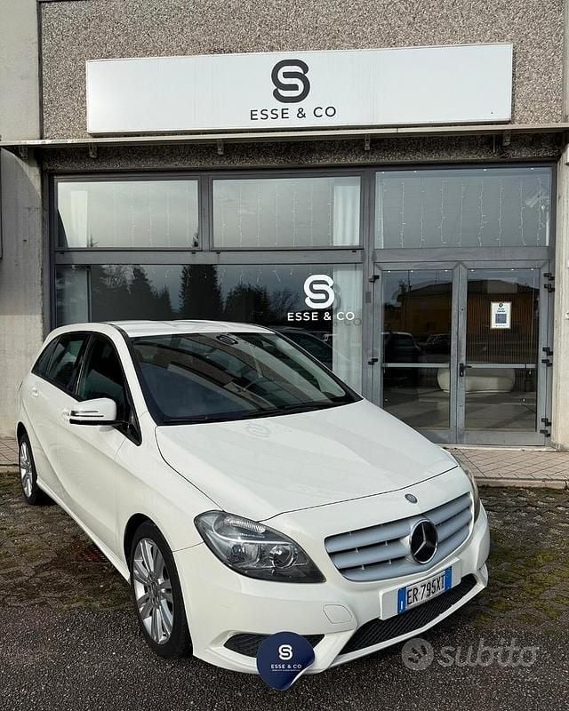 Usata Mercedes B180 Premium 108 CV (79 kW) 2013 Bianco Monovolume