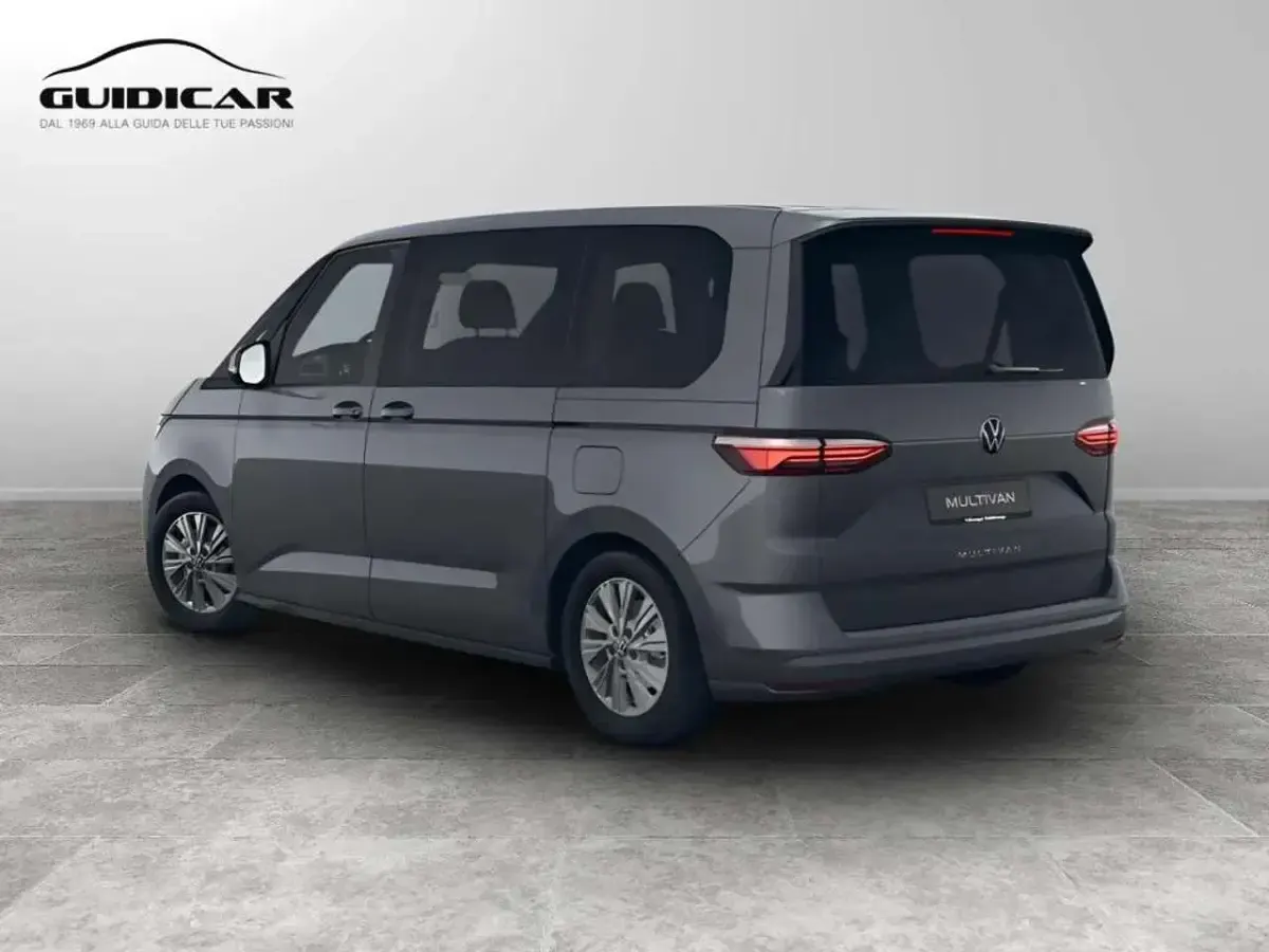 Nuova VW Multivan 150 CV (110 kW) 2026 Pure grey Monovolume