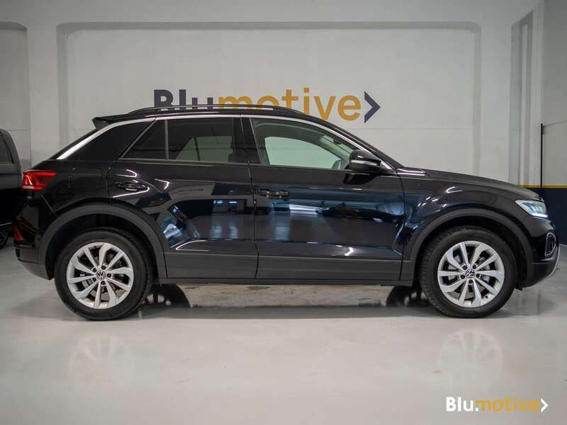 Usata VW T-Roc R-line 110 CV (80 kW) 2024 Nero SUV