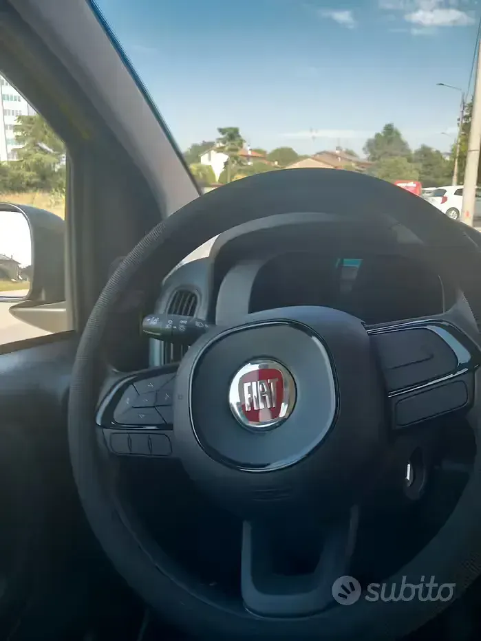 Usata Fiat Panda 65 CV (47 kW) 2024 Giallo Utilitaria