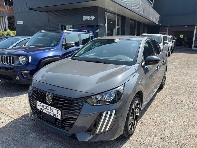 Usata Peugeot 208 Allure 101 CV (74 kW) 2024 Grigio Utilitaria