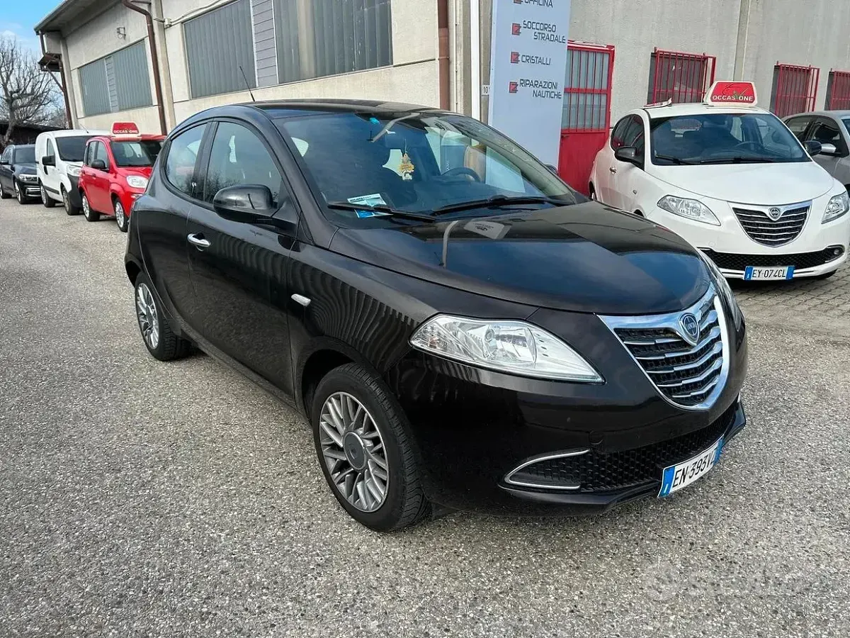 Usata Lancia Ypsilon 69 CV (50 kW) 2026 Utilitaria