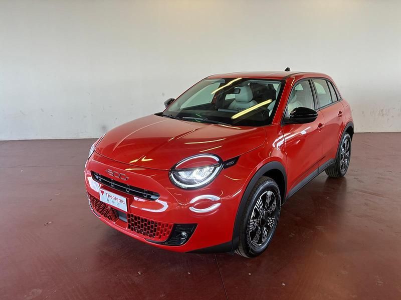 Nuova Fiat 600 Icon 136 CV (100 kW) 2025 Arancio sole metallizzano SUV