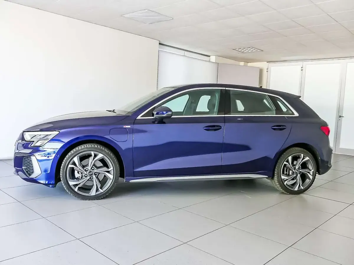Usata Audi A3 S-Line 204 CV (150 kW) 2024 Blu navarra metallizzato Berlina