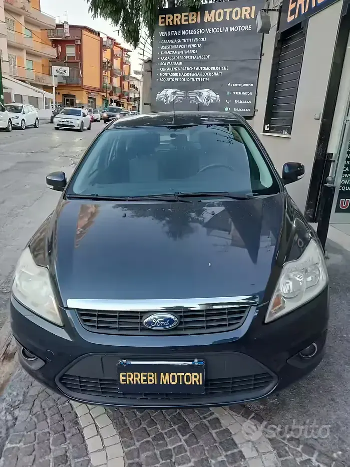 Usata Ford Focus 115 CV (84 kW) 2010 Grigio Berlina