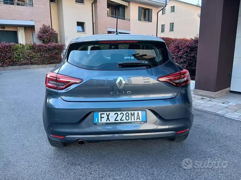 Usata Renault Clio IV Zen 101 CV (74 kW) 2019 Grigio Berlina
