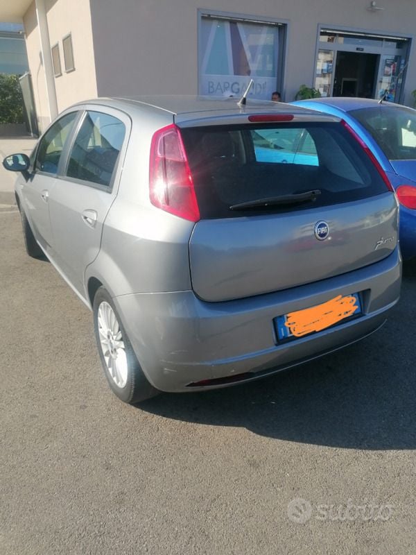Usata 2007 Fiat Grande Punto Due volumi | 2500 € (Buon prezzo) - Immagine 1/4