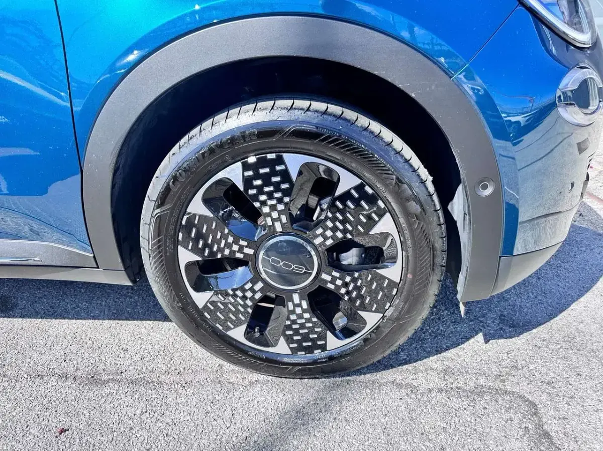 Usata Fiat 600 La Prima 145 CV (106 kW) 2025 Blu/azzurro SUV
