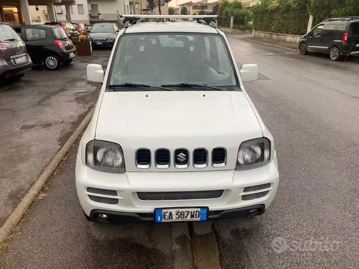 Usata Suzuki Jimny 85 CV (62 kW) 2010 Bianco SUV
