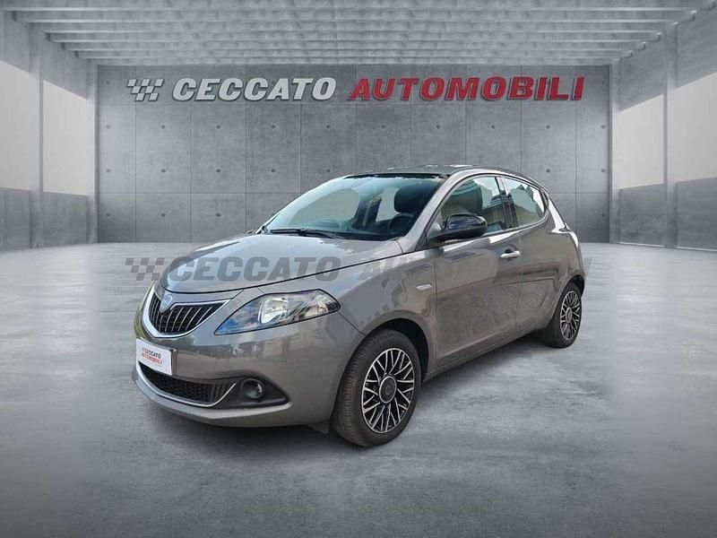 Grigio Usata 2024 Lancia Ypsilon S Due volumi | 13.680 € (Buon prezzo) - Immagine 1/4