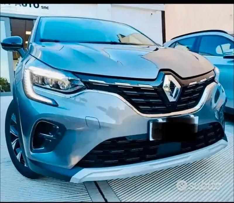 Usata Renault Captur 101 CV (74 kW) 2022 Grigio SUV