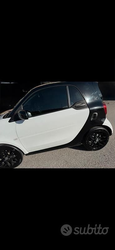 Usata 2018 Smart ForTwo Coupé Due volumi | 15.000 € (Molto cara) - Immagine 1/4