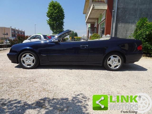 Usata Mercedes CLK320 Elegance 218 CV (160 kW) 2001 Blu Cabrio