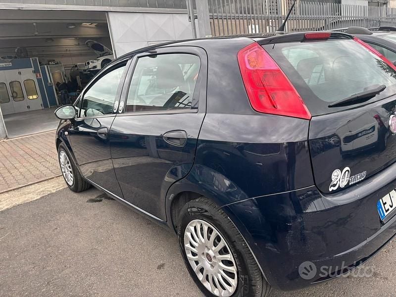 Usata Fiat Punto Active 59 CV (43 kW) 2011 Blu Utilitaria