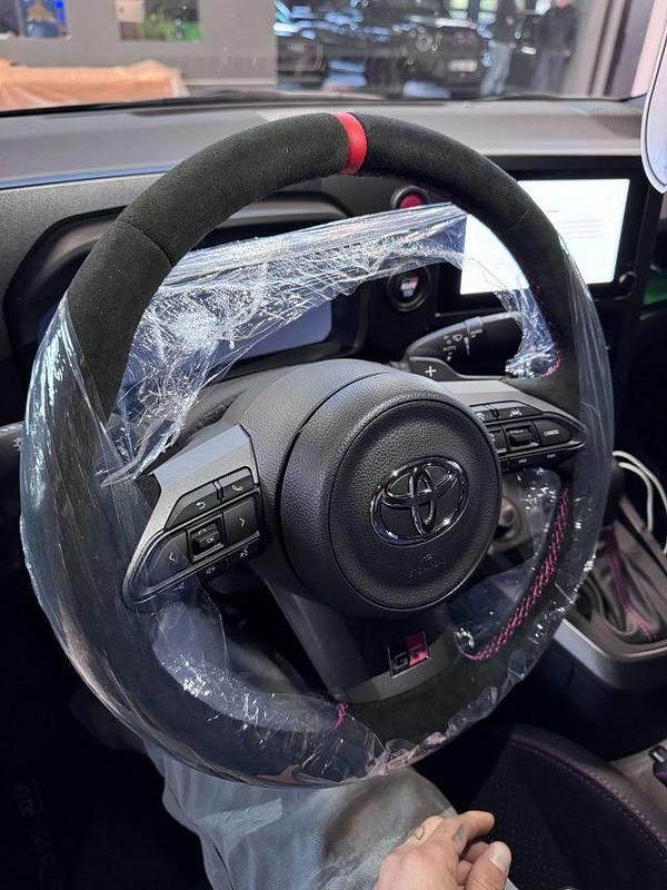 Usata Toyota Yaris 280 CV (205 kW) 2024 Grigio Berlina