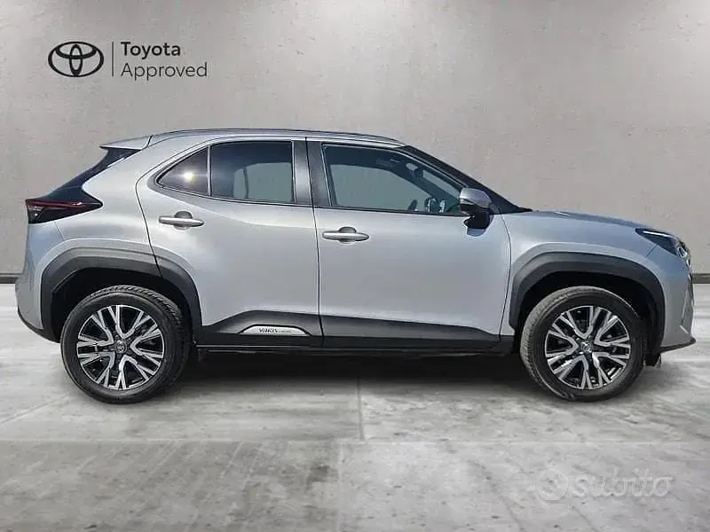 Usata Toyota Yaris Cross Trend 116 CV (85 kW) 2023 Grigio SUV