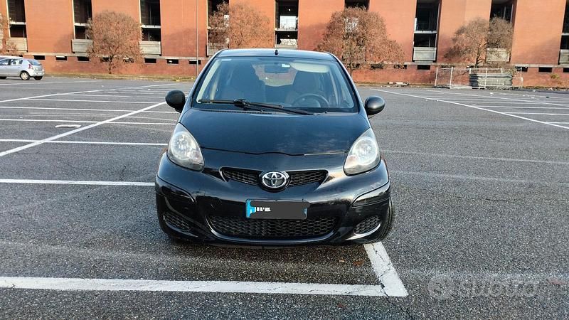 Nero Usata 2009 Toyota Aygo Due volumi | 4000 € (Ottimo prezzo) - Immagine 1/4