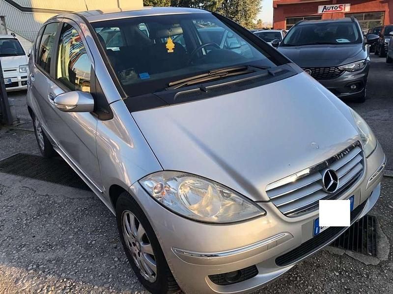 Usata Mercedes 180 Avantgarde 110 CV (80 kW) 2008 Grigio Berlina