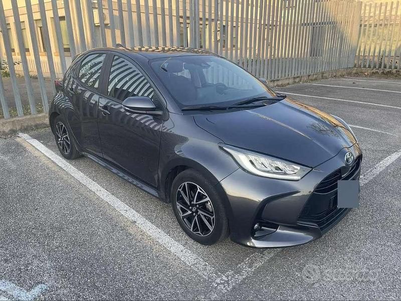 Usata Toyota Yaris Hybrid Trend 92 CV (67 kW) 2022 Berlina