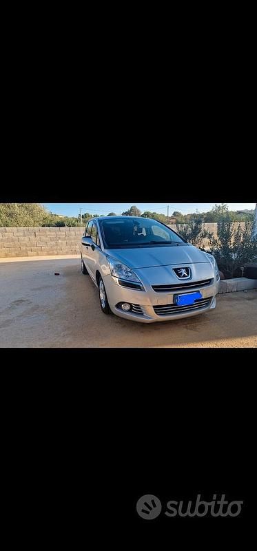 Usata Peugeot 5008 112 CV (82 kW) 2013 Grigio Monovolume