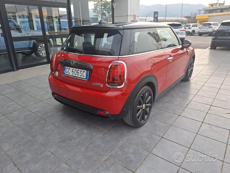 Usata Mini Cooper SE 75 kW (102 CV) 2020 Rosso Utilitaria