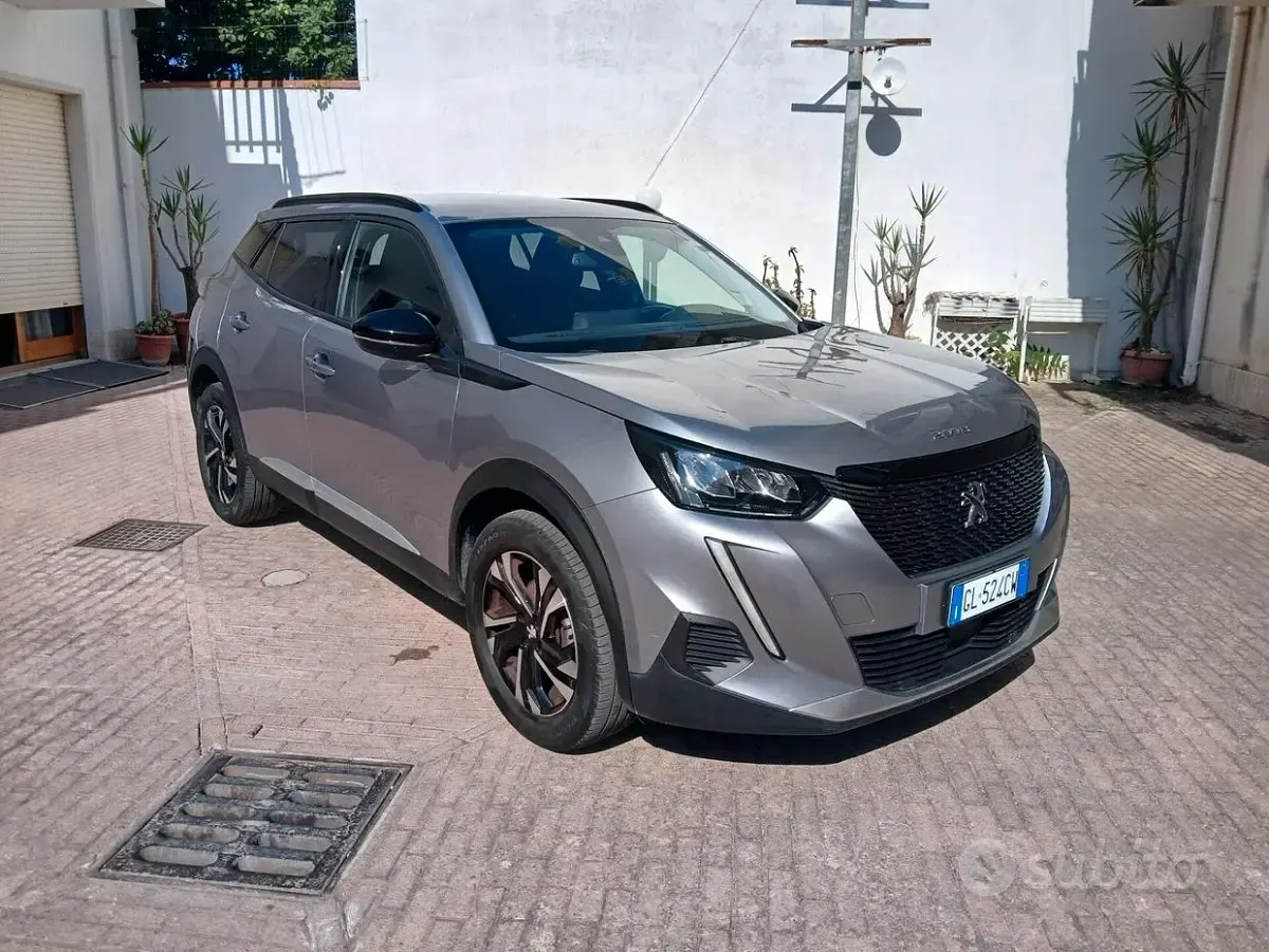 Usata Peugeot 2008 101 CV (74 kW) 2022 Grigio SUV