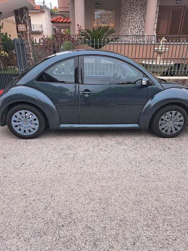 Usata VW Beetle 102 CV (75 kW) 2003 Verde Utilitaria