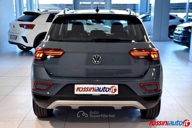 Usata VW T-Roc Life 150 CV (110 kW) 2024 Blu SUV